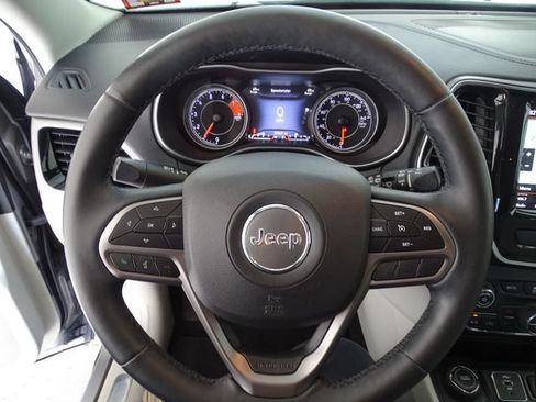 Used 2019 Jeep Cherokee Limited AWD/4WD image 6