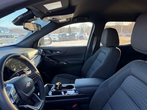 Used 2025 Chevrolet Equinox LT image 9