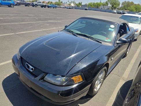 Used 2004 Ford Mustang Convertible RWD image 4