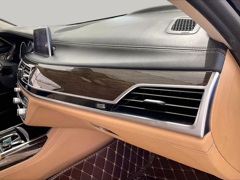 Used 2016 BMW 740i RWD image 19
