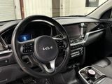 Used 2022 Kia Niro EX image 6