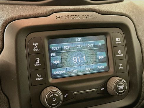 Used 2017 Jeep Renegade Altitude FWD image 21