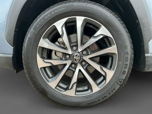 Used 2024 Toyota Corolla Cross XLE image 14