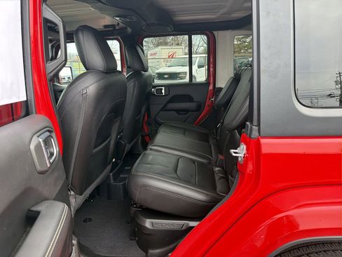 Used 2023 Jeep Wrangler Unlimited Sahara w/ Cold Weather Group AWD/4WD image 14