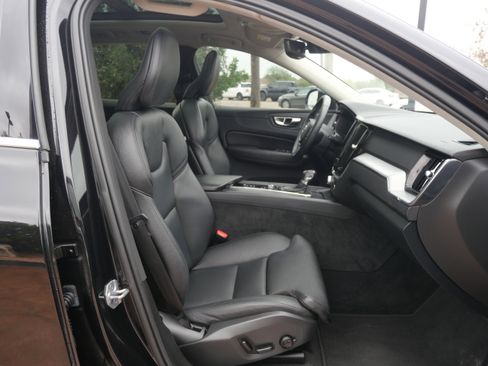 Used 2019 Volvo XC60 T5 Momentum w/ Protection Package Premier image 13