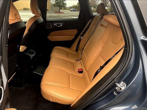 Used 2022 Volvo XC60 T8 Inscription w/ Advanced Package AWD/4WD image 28