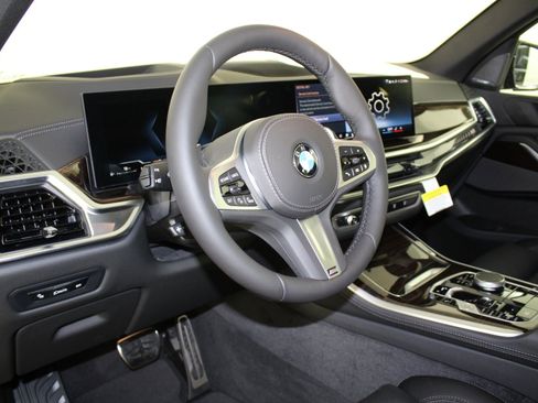 New 2026 BMW X5 xDrive40i w/ M Sport Package image 4