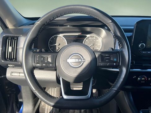 Used 2022 Nissan Pathfinder SV image 16