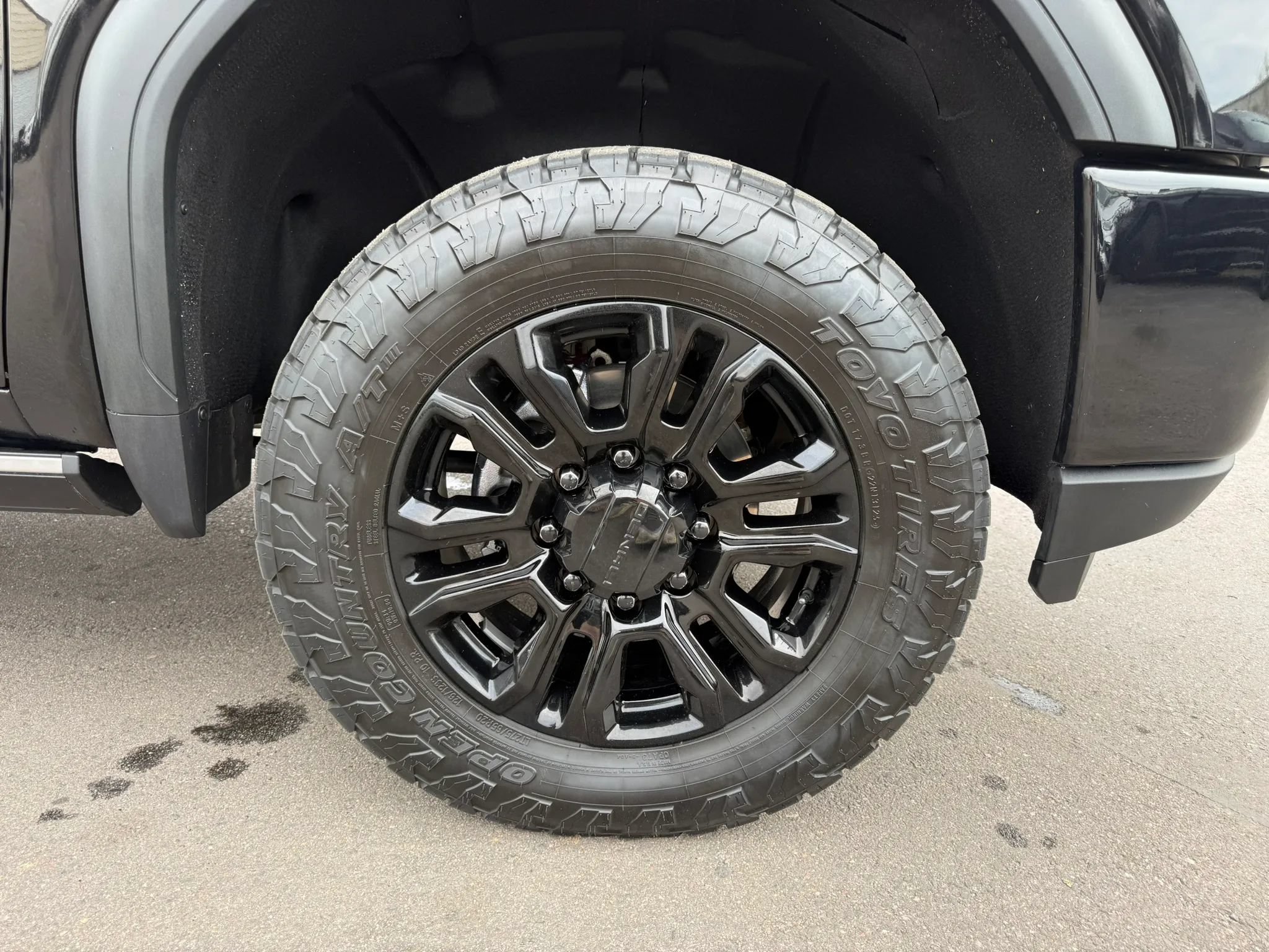 Used 2022 GMC Sierra 2500 Denali w/ Denali Black Diamond Edition AWD/4WD image 17