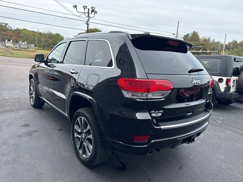 Used 2018 Jeep Grand Cherokee Overland AWD/4WD image 6