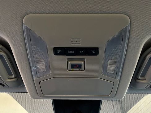Used 2025 Toyota RAV4 XLE FWD image 17