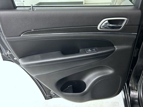 Used 2018 Jeep Grand Cherokee Limited image 20