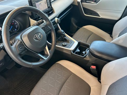 Certified 2020 Toyota RAV4 XLE w/ Convenience Package AWD/4WD image 9