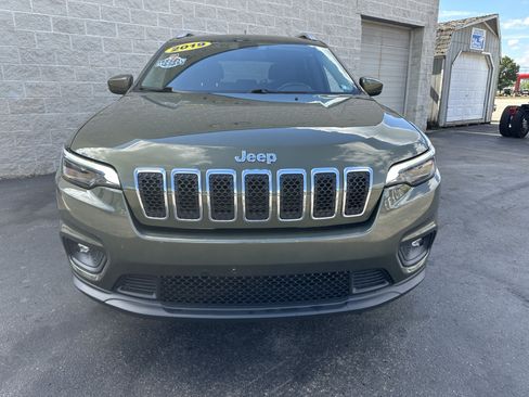 Used 2019 Jeep Cherokee Latitude Plus AWD/4WD image 3