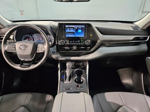 Used 2021 Toyota Highlander XLE image 10