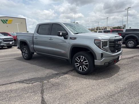 Used 2023 GMC Sierra 1500 AT4 w/ AT4 Premium Package AWD/4WD image 3