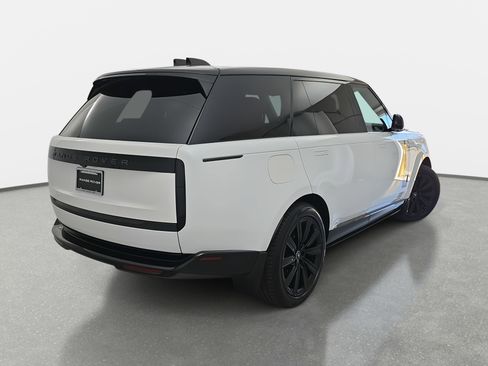 Certified 2025 Land Rover Range Rover Long Wheelbase Autobiography image 5