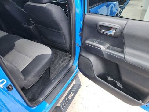 Used 2021 Toyota Tacoma TRD Sport image 16