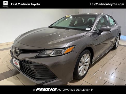 Used 2018 Toyota Camry LE w/ Convenience Package FWD image 1