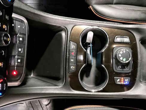 Used 2022 GMC Acadia AT4 w/ Technology Package image 17