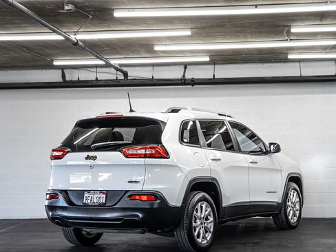 Used 2018 Jeep Cherokee Latitude Plus image 5