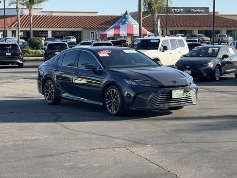 Used 2025 Toyota Camry XLE FWD image 3
