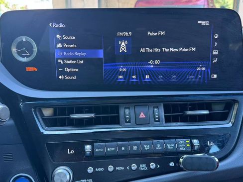 Used 2022 Lexus ES 300h F Sport w/ Accessory Package 2 FWD image 10