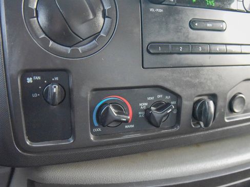 Used 2017 Ford E-450 and Econoline 450 Super Duty image 6