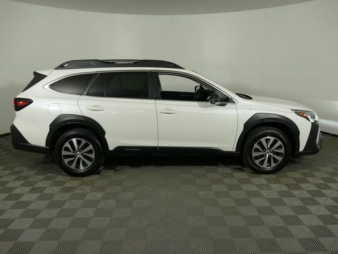 Used 2024 Subaru Outback Premium AWD/4WD image 2