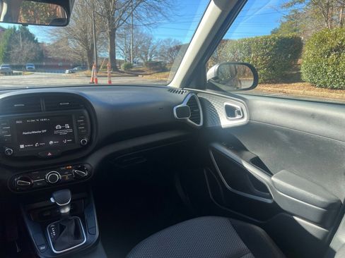 Used 2025 Kia Soul LX w/ LX Technology Package image 30