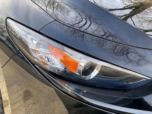 Used 2023 MAZDA MAZDA3 s image 29