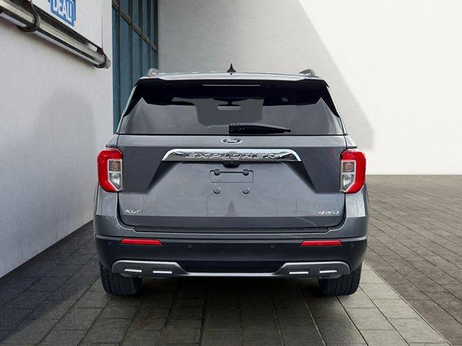 Certified 2023 Ford Explorer XLT w/ Equipment Group 202A AWD/4WD image 4