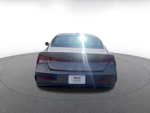 Used 2025 Hyundai Elantra Limited image 12