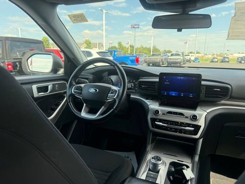 Certified 2021 Ford Explorer XLT RWD image 58