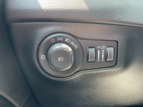 Used 2021 Jeep Compass Latitude AWD/4WD image 24
