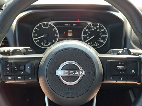 Used 2024 Nissan Rogue S AWD/4WD image 18