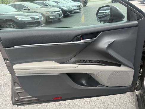 Used 2021 Toyota Camry LE FWD image 11