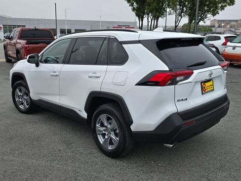 Used 2025 Toyota RAV4 XLE AWD/4WD image 3