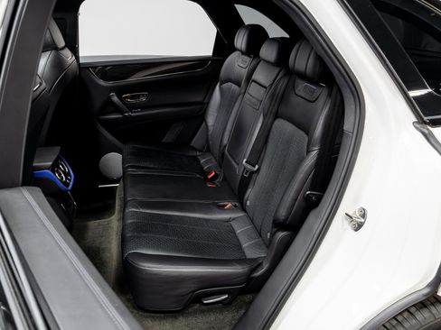 Used 2020 Bentley Bentayga Design Series image 33