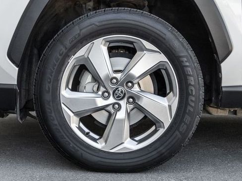 Used 2020 Toyota RAV4 Limited w/ Carpet Mat Package image 15