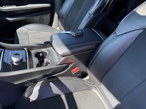 Used 2024 Jeep Grand Cherokee L Laredo image 25