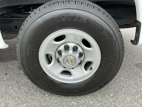 Used 2024 Chevrolet Express 2500 w/ Driver Convenience Package image 23