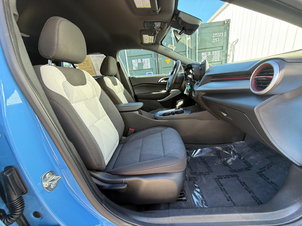 Used 2024 Chevrolet Trax RS FWD image 23