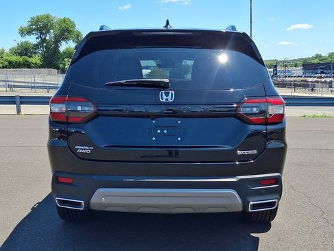 Used 2023 Honda Pilot Touring image 5