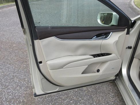 Used 2014 Cadillac XTS image 12