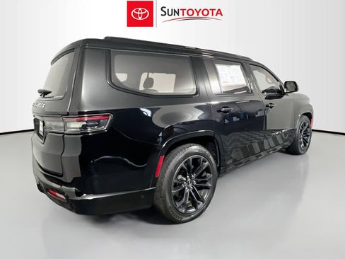 Used 2023 Jeep Grand Wagoneer Series II image 4