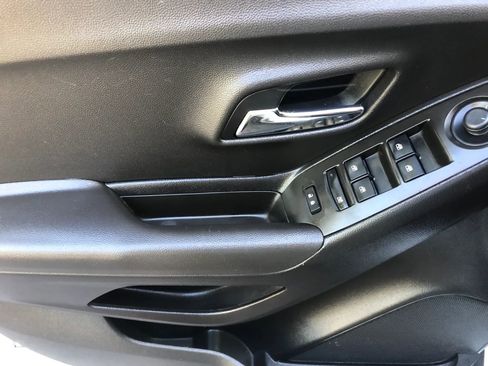 Used 2017 Chevrolet Trax LS FWD image 15