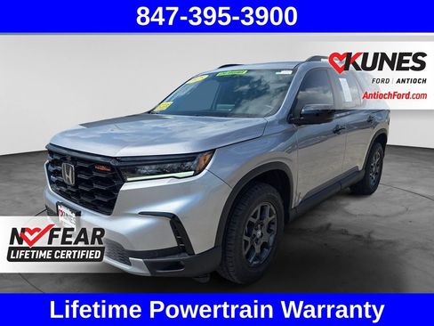 Used 2025 Honda Pilot TrailSport image 5