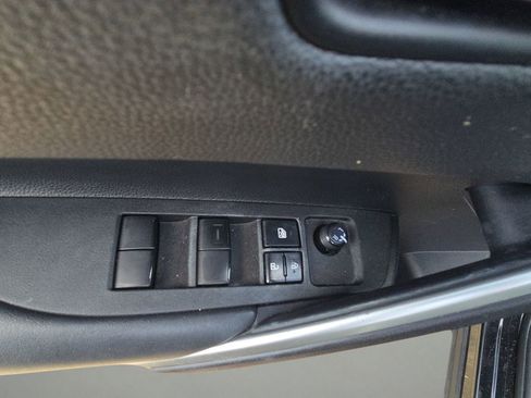 Used 2022 Toyota Corolla Cross XLE image 23