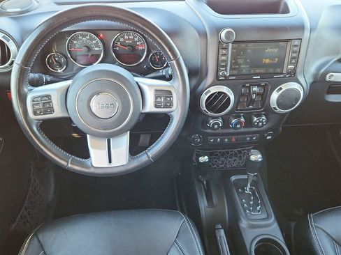 Used 2017 Jeep Wrangler Unlimited Rubicon AWD/4WD image 11